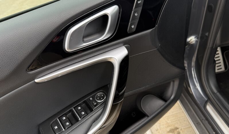 
								Kia XCeed 1.6 GDI DCT6 OPF Plug-in-Hybrid Platinum Edition 2022 full									